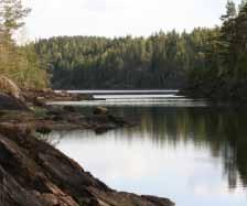 liten innsjø som ligger omkranset av skog i «Fjella» området» i Eidsberg kommune i indre Østfold. Dette området er en del av det sørøstnorske grunnfjellsområdet og bergarten er for det meste gneis.