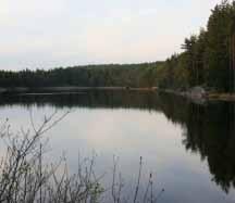 er en svært liten innsjø som ligger i et skogsområde i Sarpsborg Kommune. Innsjøen antas å være påvirket av forsuring. Det ble tatt prøver fra bunndyrsamfunnet i utløpselva på våren i 2011.