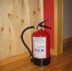 Det anbefales derfor brannslange i bolig, montert til fast kran og med spak for åpning av ventilen med ett grep.