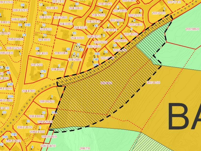 Planlagt arealbruk Det planlegges tilrettelagt for etablering av konsentrert småhusbebyggelse innenfor området, rekkehus, flermannsboliger el.l. Det er terrengvariasjoner innenfor planområdet, høyden på ny bebyggelse kan derfor variere noe for å oppnå en hensiktsmessig tilpasning til terrenget.