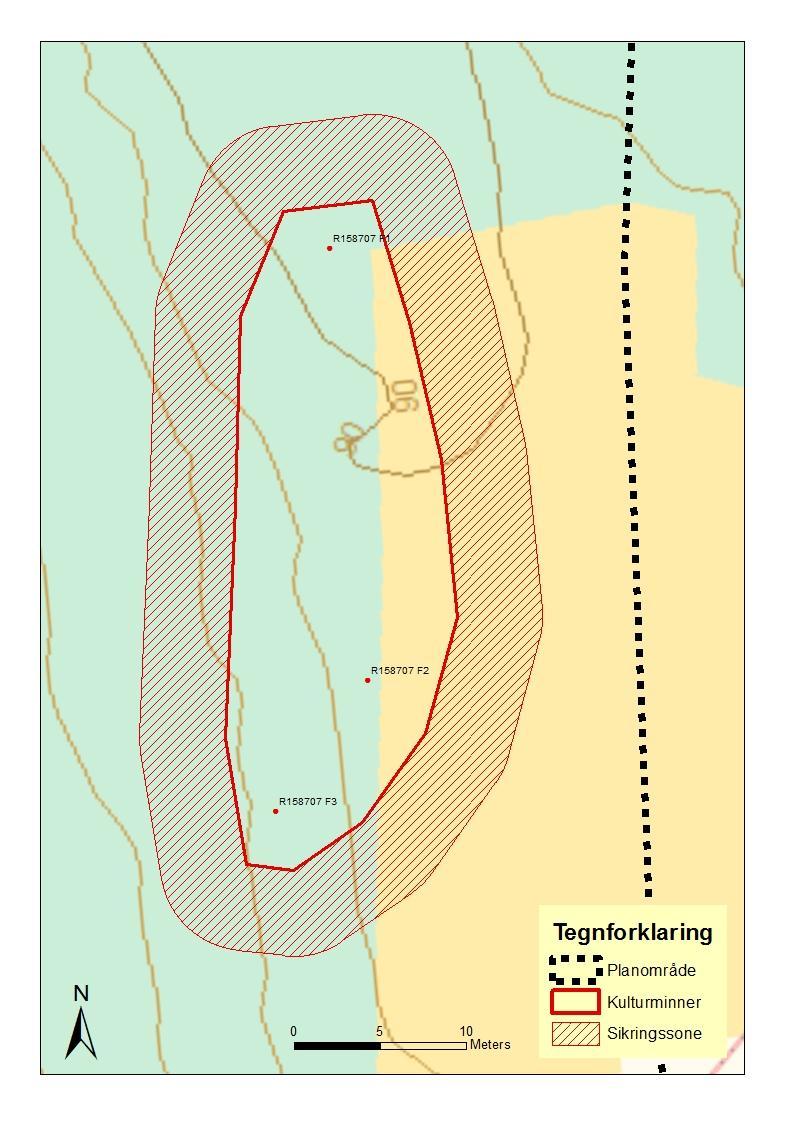 R158707 Rydningsrøyslokalitet 1/23,928 Lokalitet med fem steinrøyser. Lokaliteten strekker seg i nord-sørgående retning og ligger 2-10 meter vest for ett tidligere dyrket område.