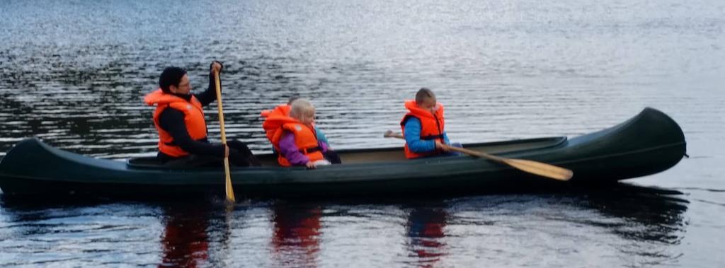 implementering av rammeplanen. Den norske barnehagetradisjonen bygger på en helhetlig pedagogisk tilnærming og respekten for barndommens egenverdi.