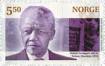 FRIMERKEKLIPP 100 ÅRS JUBILANT Nelson Mandela er en av få utlendinger som har blitt beæret med et norsk frimerke. 18. juli er det 100 år siden Sør-Afrikas første fargede president ble født.