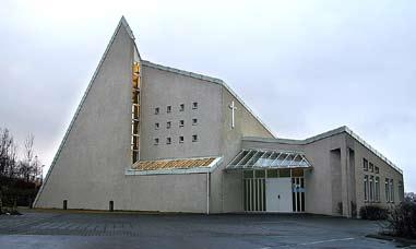 Kór kirkjunnar syngur Páskadagsmorgun eftir Sveinbjörn Sveinbjörnsson og leiðir safnaðarsöng. Auk þess verða sungnir hátíðarsöngvar séra Bjarna Þorsteinssonar og hefðbundnir páskasálmar.