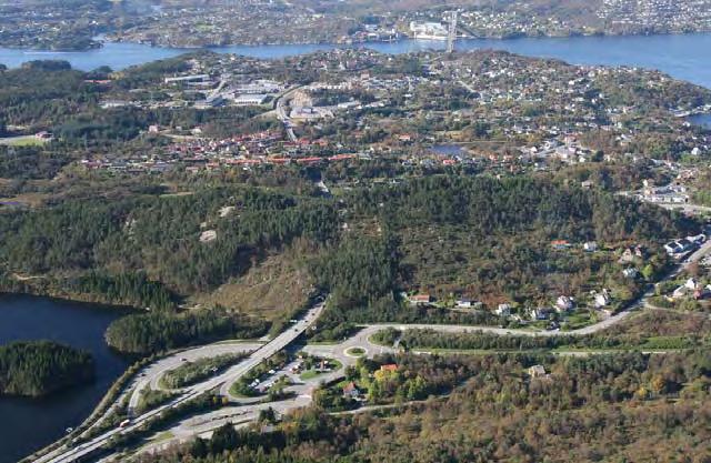 På Litlesotra ligg Straume som er kommunesenteret i Fjell og regionsenter på Sotra.
