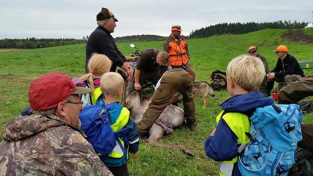 VERDIGRUNNLAG BARNEHAGENS VERDIGRUNNLAG Barnehagens verdigrunnlag skal formidles, praktiseres og oppleves i alle deler av barnehagens pedagogiske arbeid.