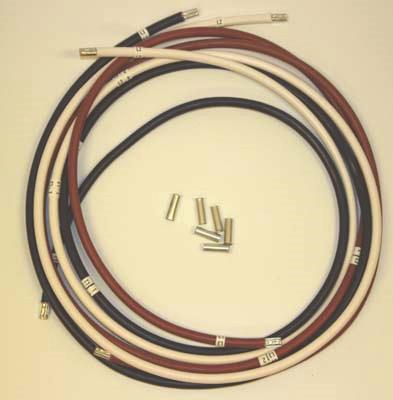 Membrannipler i topp og bunn for direkte innføring av kabel som kan byttes til rørmuffer for skjult installasjon.