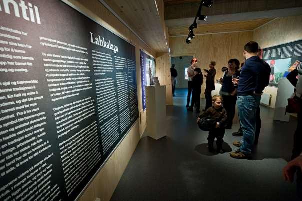 Tett Inntil / Lahkalaga Museet startet prosjektet Tett Inntil /Lahkalaga i 2011. Prosjektet er et dokumentasjons og formidlingsprosjekt av bæremetoder i ulike kulturer, med fokus på urfolkskulturer.