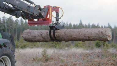 30 815 Vekt 348 kg HCP Armgrip er et meget nyttig redskap for å laste tømmer på avlasterbord forvedmaskiner, men også for å ta ut virke fra skogen.