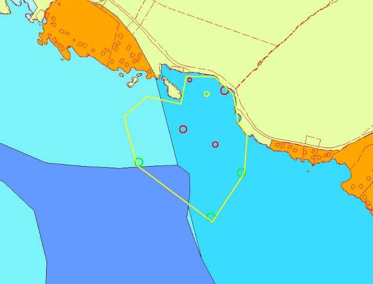 LURØY KOMMUNE Side 5 av 13 Figur 3. Planlagt plassering av akvakulturområde Varpet. Bakgrunn - arealdelen/kart over fiskeområder Fortøyningsarealet vil så vidt komme inn i reketrålfeltet.