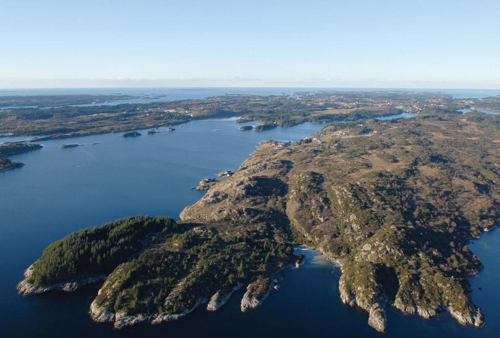 Njøta med Nautneset sett fra sør.