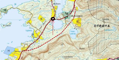 Ny føreslått vegtrasé er stipla line frå Rakvågen til Stormyr. Klagar si eigedom ligg i området merka med svart sirkel, mellom FV 669 og FV 203.