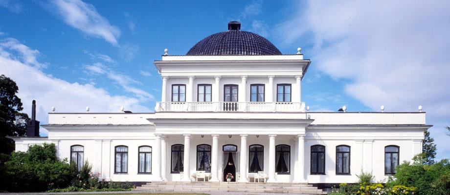 OMVISNING PÅ ULEFOS HOVEDGAARD TRINN 5 UKE 20 Formidler: TELEMARKSMUSEUM INNHOLD KUNNSKAPSLØFTET FØR- OG ETTERARBEID ANNEN INFO Hvem har bygget dette store huset? Hvem var han?