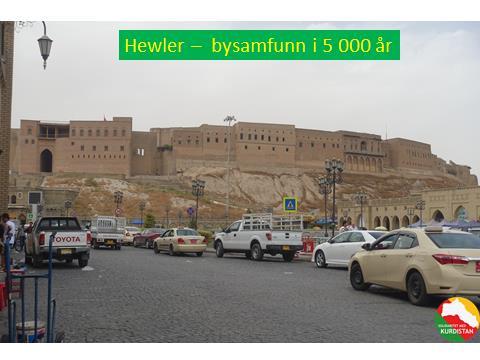 Bilde 3. Millionbyen Hewler eller Erbil på arabisk er hovedstaden i Sør-Kurdistan. Den eldste bydelen har vært bysamfunn i minst fem tusen år.