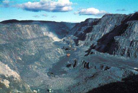 En gruve er et sted der det utvinnes malm, mineraler, kull etc.