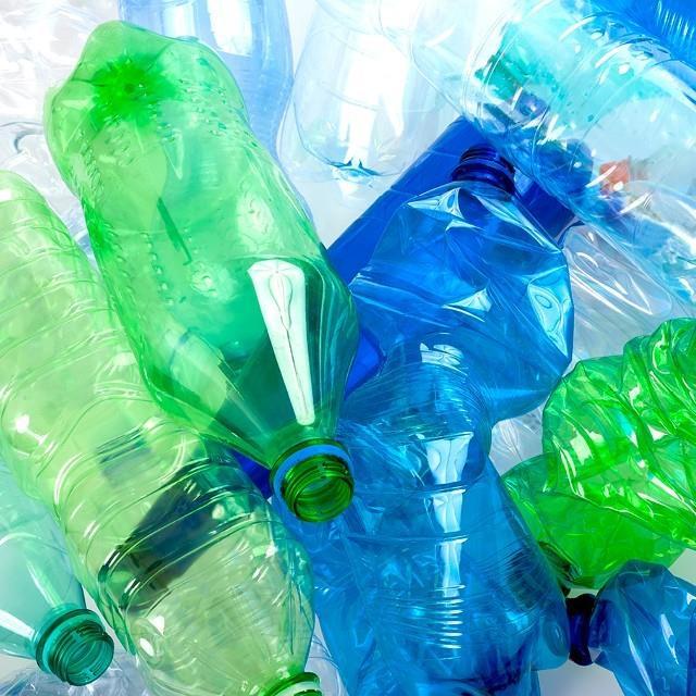 plast Unilever forplikter seg til innen