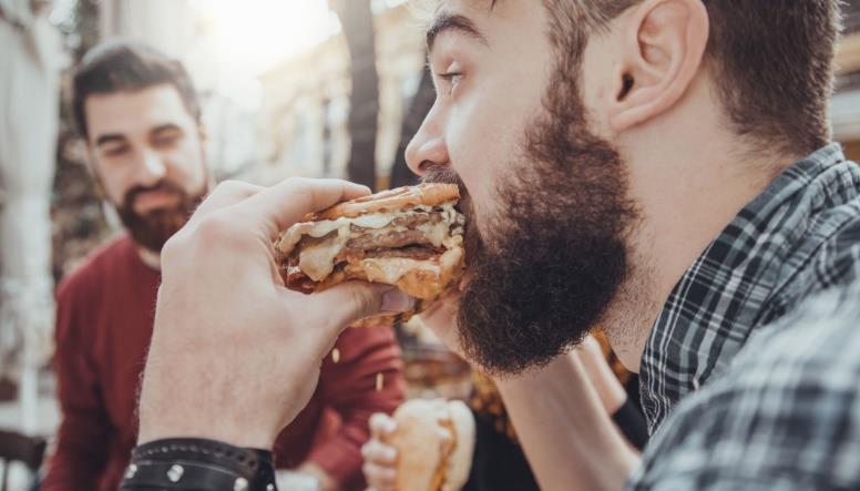 Forskning.no: Unge vil spise mer vegetarmat, men spiser likevel mest kjøtt - De sier det er lettere å variere og tilberede kjøttmiddager.