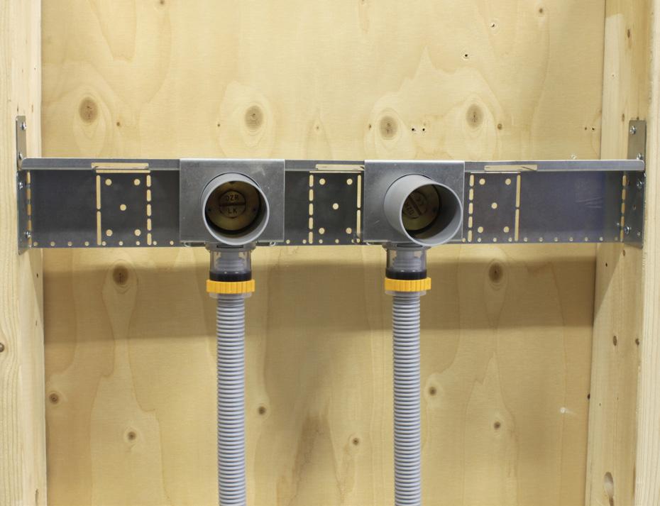 LK Veggskinne Flex SmartBox UNI Push monteres mot trestender med en c/cavstand på 300, 450 eller 600 mm.