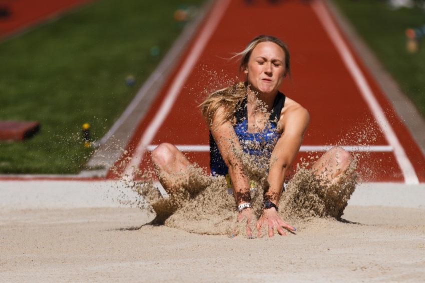 Photo by Tracy Swisher NWAAC NWAA Heptathlon Top 20 Year Team Points Elizabeth Venzon Shayle Dezzelem 1 Katie Miller 2004 Clark** 4988 2 Amber Miller 2001 Spokane** 4880 3 Anitra Sartin 1985 Bellevue