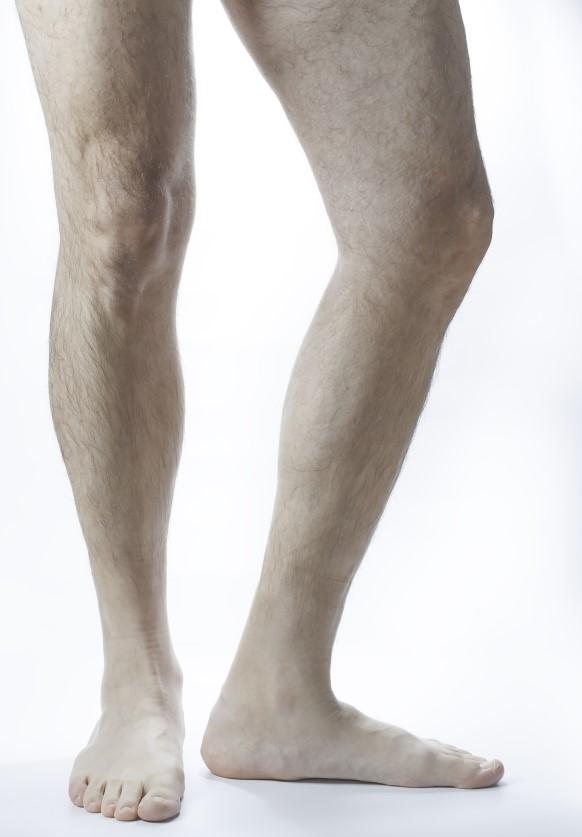 Påfør kun på foten som skal opereres: 1 Påfør på nedre del av lår, kne og øvre del av leggen foran og spesielt bak knehasen. 1 2 Påfør på nedre del av leggen og ankelen (gni godt rundt hælen).