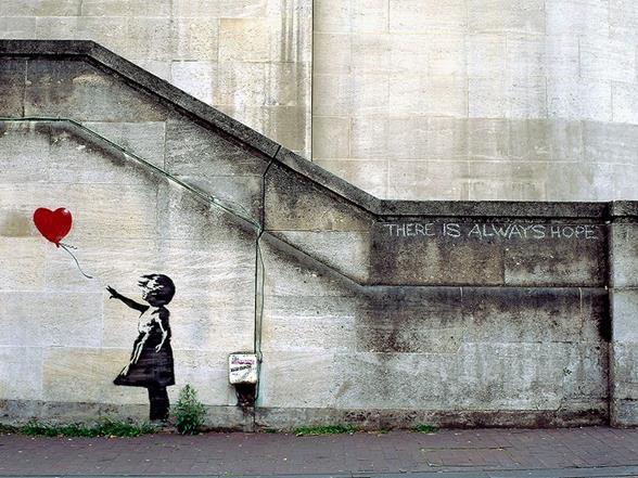Oppgåve 1 visuell kunst a. Grei ut om street art b. Analyser og samanlikn «There Is Always Hope» av Banksey og «Pike med fluesopp» av Pøbel Bildekilde: https://www.cntraveler.