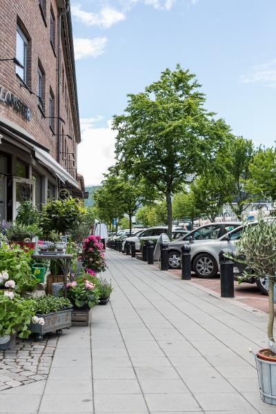 Asker kommune vil oppfordre næringsbedriftene til innføring av private incentiver med mål om å redusere bilkjøring til og fra jobb, og innenfor arbeidstid 8.