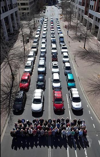 Bildet viser samme antall syklister, bilister og busspassasjerer (Foto: Cycling promotion fund, 2012) 1 Overordnete