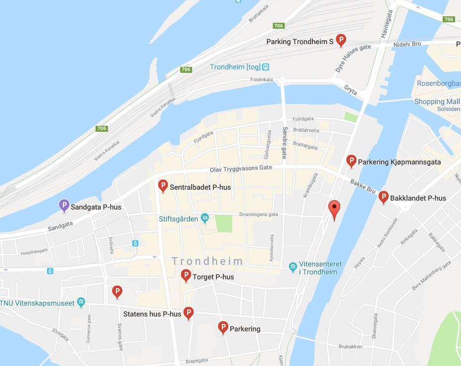 Figur 37: Lokalisering av parkeringsanlegg nært sentralt handels- og serviceområde i Midtbyen (Kilde: Google maps) De fleste av de ca 3000 parkeringsplassene i sentrum ligger i parkeringshus, men