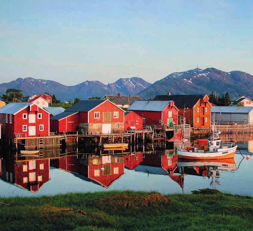 Vi gjør et kort stopp i Nesna, et idyllisk gammelt handelssted, før vi fortsetter til Sandnessjøen, Brønnøysund og Rørvik.