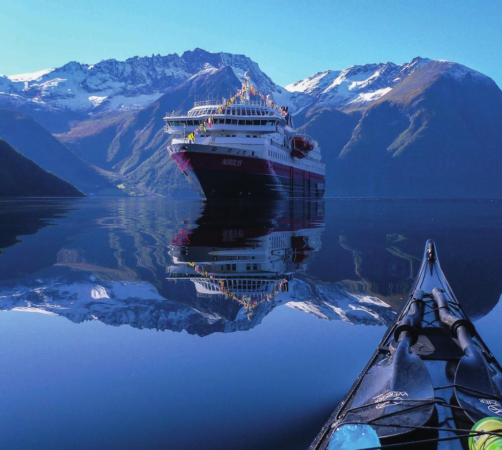 Dag 2 Nordgående rute FLORØ MOLDE Frøya SHUTTERSTOCK HITRA Jugendvandring 2C/E Molde VERDT Å OPPLEVE 8 Ålesund er kjent for sin unike arkitektur i jugendstil, men før vi legger