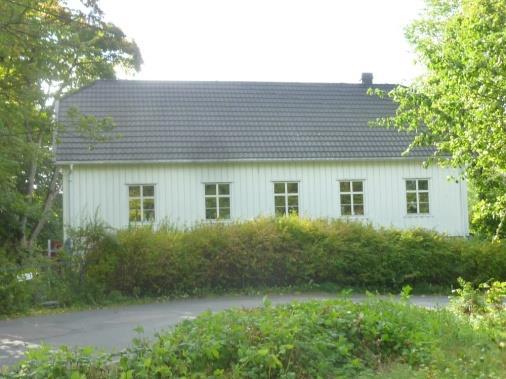 Nedre Bekkelaget skole ble rekvirert for innkvartering av tyske soldater allerede i mai 1940. Høsten 1940 begynte byggingen av Ormsund Orrnsund leir på Agnesjordet.