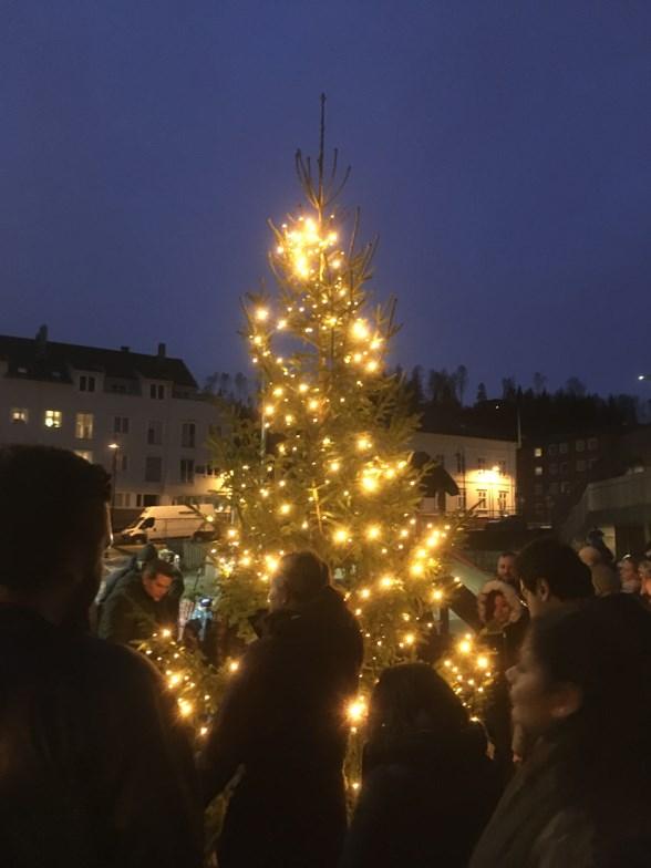 9. FORELDRENES MEDVIRKNING Foreldremedvirkning er nedfelt i barnehageloven Foreldresamarbeidet skal skje både på individnivå, med foreldrene til det hvert enkelt barn, og på gruppenivå, gjennom