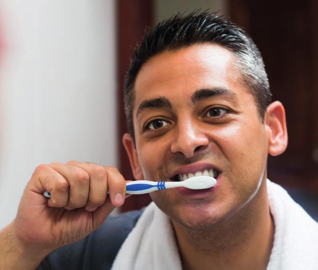 tennene i 2 minutter: Tips! Ikke skyll munnen med vann etter tannpuss.