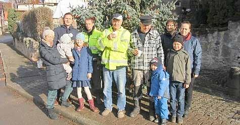 Wachenfeld die ersten beiden Bauabschnitte der abwasserseitigen Erschließung (Lindenberg, Berkaer Straße und Dorfstraße) sowie die teilweise Straßensanierung beendet hatte, begann die Fa.