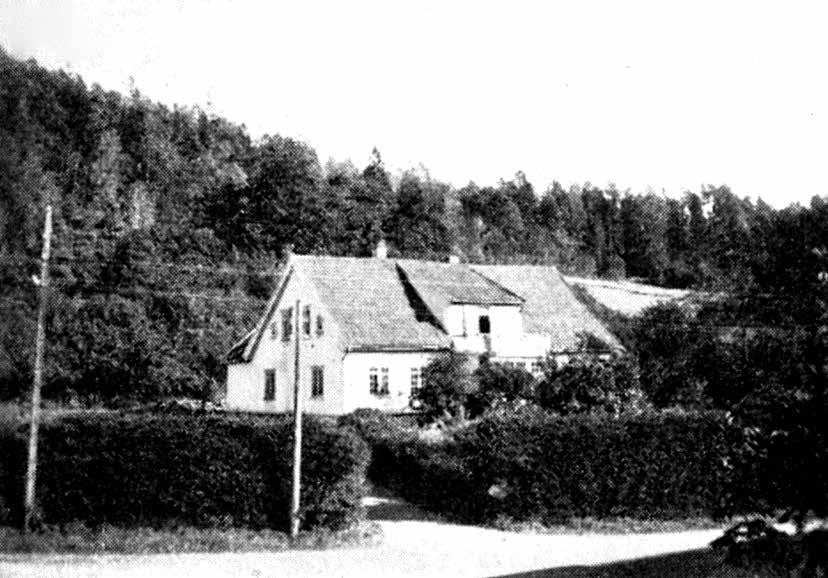Hovedbygningen på Nordre Fåle i Ås fotografert ca. 1940. (Kilde: «Norske gardsbruk. Akershus fylke». Oslo 1941).