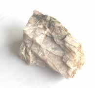 Feltspat hva er det og hva brukes det til? Feltspat tilhører den viktigste gruppen av bergartsdannende mineraler og er derfor det vanligste mineralet i jordskorpen.