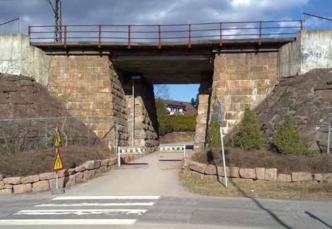 Jernbanebru ved Skiveien i Oppegård syd. Da jernbanen ble anlagt her i 1878, ble det bygget bru over Den Fredrikshaldske Kongevei.