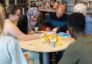 januar, 1. februar, 22. februar, 15. mars, 12. april, 3. mai, 24. mai. Språkkafé Annenhver onsdag kl.18.00, Midtbygda bibliotek Kan du litt norsk, men trenger å øve deg sammen med noen?