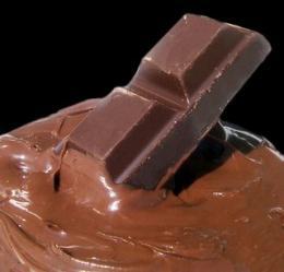 Dette lurer jeg på Hvordan virker sjokolade på kroppen og humøret vårt? Vi har undersøkt om hvordan sjokolade påvirker oss. Vi hadde en idémyldring i 5.