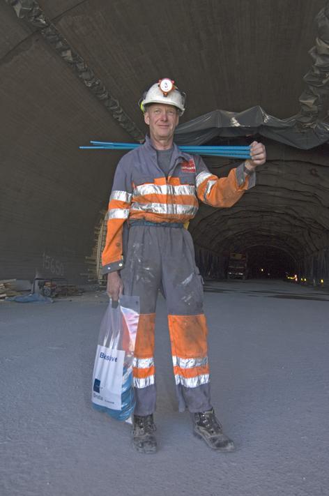 2007 vårt beste år hittil Tunnelsikring på E18 I Hanekleivtunnelen på E18 raste 230 m3 stein i romjulen 2006 Veidekke vant anbudene om etterfølgende sikringsarbeider Erfaring fra tilsvarende oppdrag