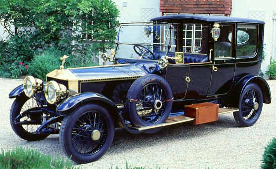 4. Rolls Royce Silver Ghost 1916 Silver Ghost var en av de første bilmodellene til Rolls Royce og uten tvil den modellen som ga merket sitt gode rykte. Den ble produsert fra 1906 til 1926.