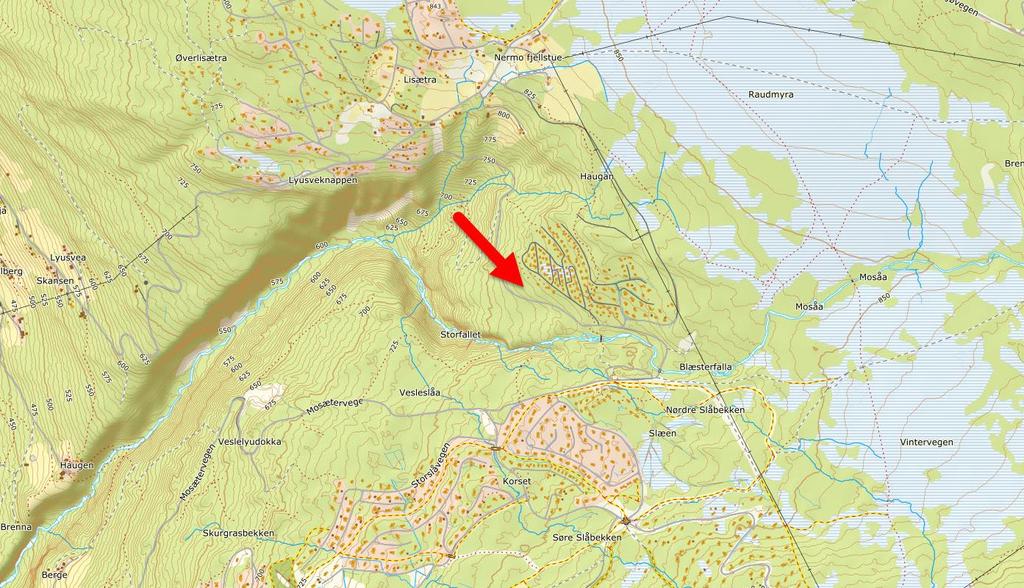 Slåseterfjellet og Neveltoppen er fine turmål hele året, mens fjellvegene er godt egnet til sykkelturer sommerstid.