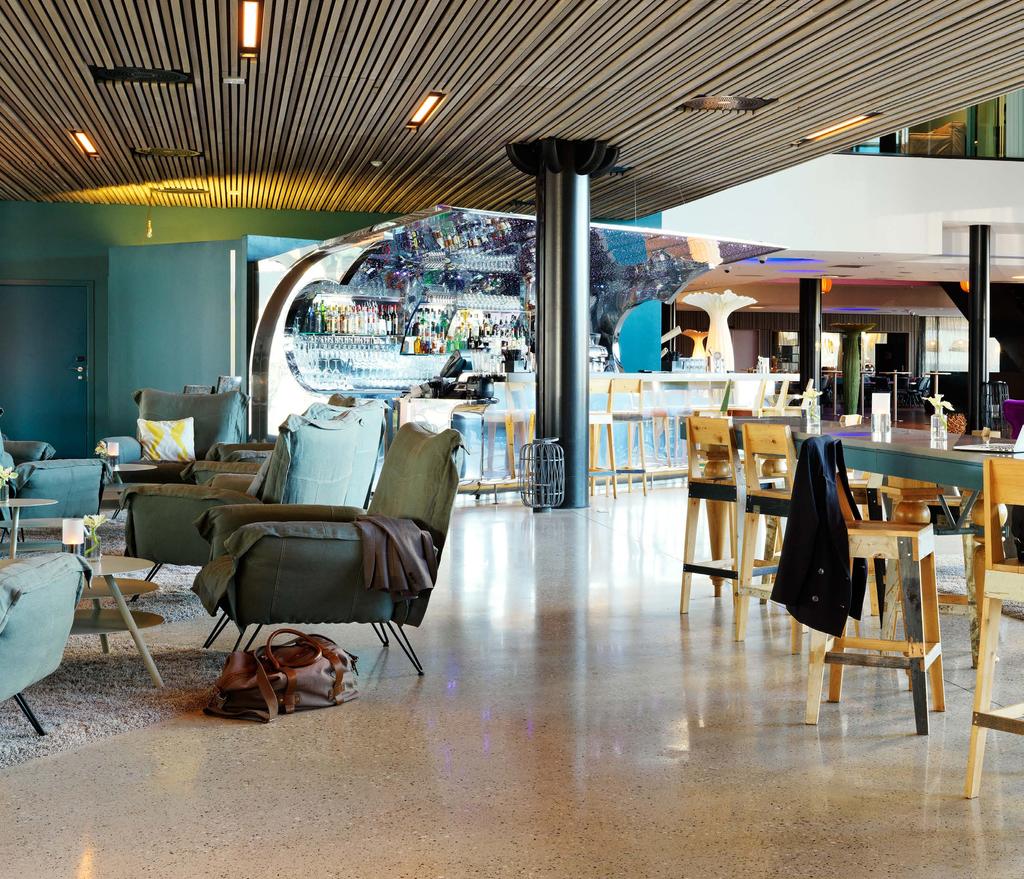 Lobbybar Vår åpne og luftige lobbybar er det ideelle stedet å nyte en kaffe eller noe annet godt å drikke eller en av Scandics hjemmelagede pizzaer!