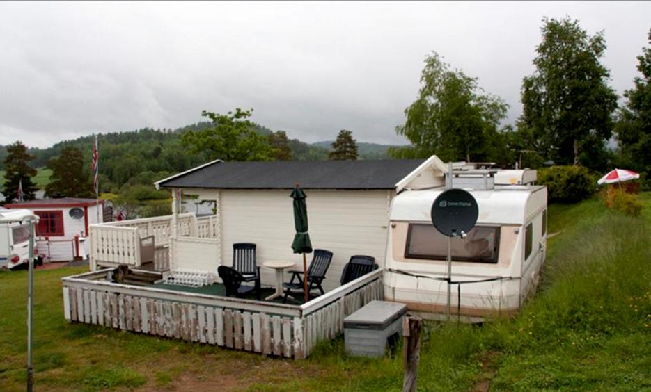 Sak nr. 15/5476 Konsensusgruppen for etablering av revidert regelverk vedrørende brannvern på Figur 2 Bildet viser en campingvogn med spikertelt av tre.