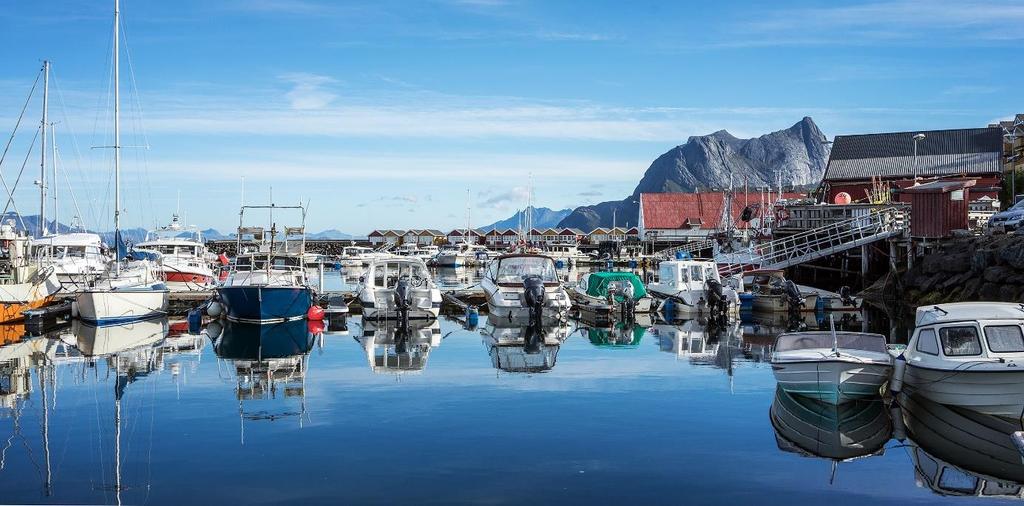 Det er etablert havn med hotell, molo, småbåtplasser, sjøboder og fiskemottak.