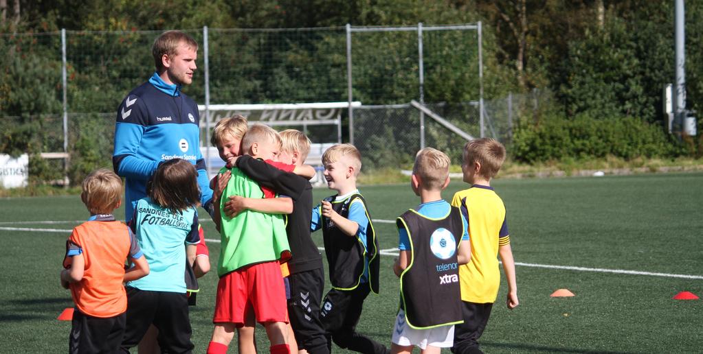 SANDNES ULF FOTBALLSKOLE 2019 Sandnes Ulf har flere ulike tilbud og aktiviteter i sommer: Fotballskoler i ukene: 26 og 33. Uke 26 (24-28 Juni) fra 10:00-14:00.