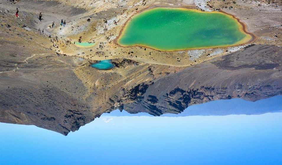 Emerald Lake, Tongariro Crossing - Rundreise på New Zealand Naturopplevelser i Fiordland nasjonalpark, blant annet seiltur på fjorden Milford Sound Overnatting: Copthorne Hotel & Resort Måltider: