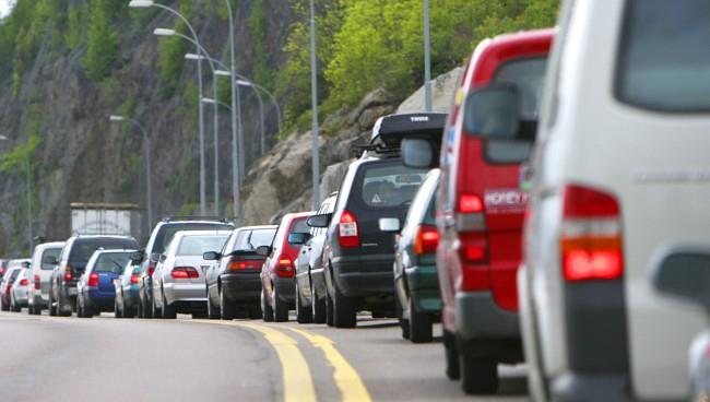 DRAMATISK TRAFIKKØKNING 3000 ekstra biler på veinettet her ute Rushtiden 1500 biler = 9 km