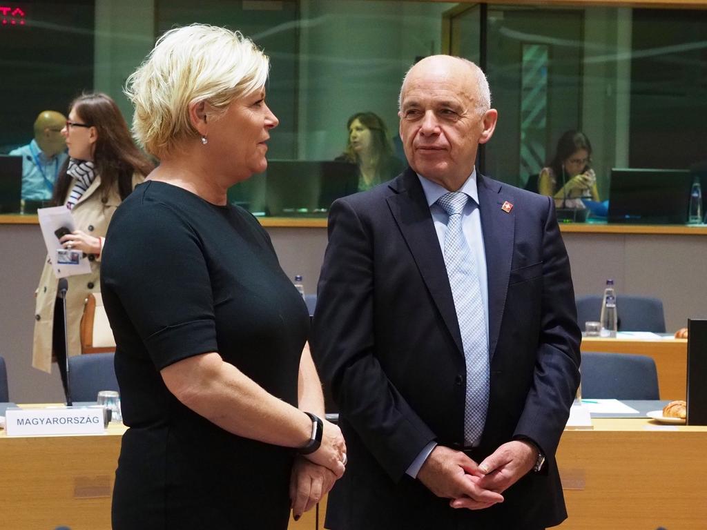 Finansminister Siv Jensen deltok under ECOFIN-møtet 6. november i Brussel. Her med Ueli Maurer, leder av det sveitsiske finansdepartementet. Foto: European Union Hvitvasking Rådet vedtok 4.