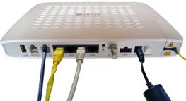 Fig. 1 Fibermodemet 1 Pots 1 og 2 - Telefoni 2 GE1 - Internett 3 GE2 til GE4 - Digital-tv 4 PWR - Straum 5 6 On/off - Av/på knapp Fiberkabel 1 5 6 Internett-tilkopling (GE1) Internett skal koplast